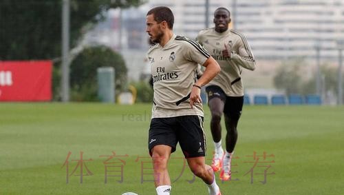 阿扎尔在训练赛上演帽子戏法 已为复赛做好准备